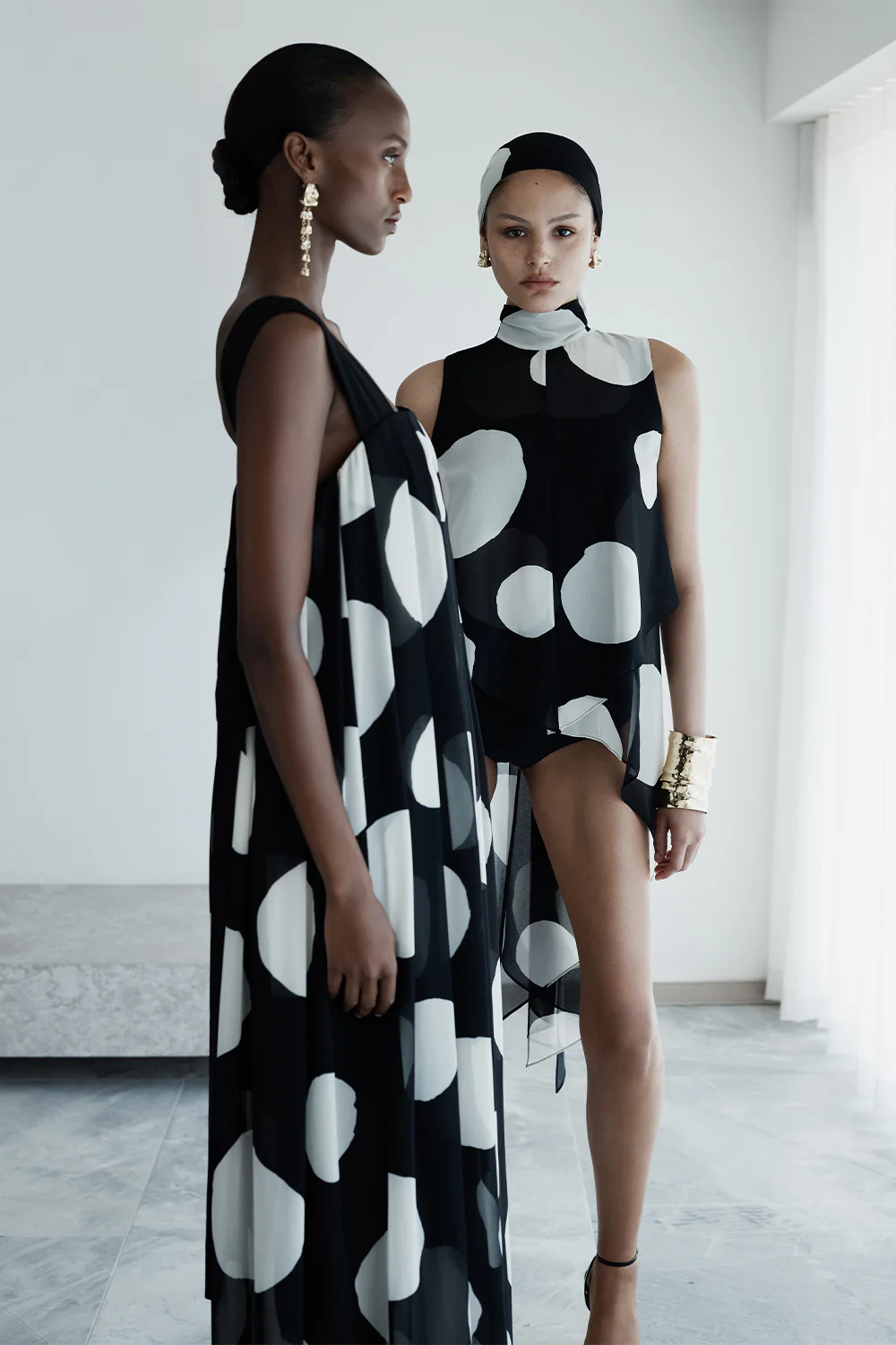 NOIR SPOT TIE NECK TOP - Image 6