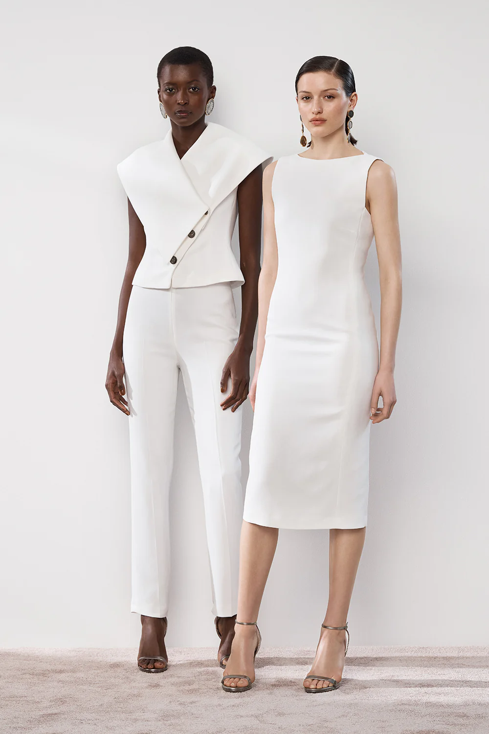 WHITE CREPE SHEATH DRESS - Image 5
